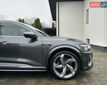 Серый Ауди E-Tron, объемом двигателя 0 л и пробегом 48 тыс. км за 49999 $, фото 2 на Automoto.ua