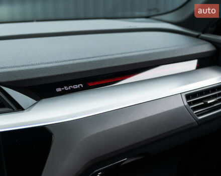 Серый Ауди E-Tron, объемом двигателя 0 л и пробегом 33 тыс. км за 53000 $, фото 24 на Automoto.ua