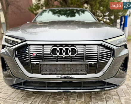 Серый Ауди E-Tron, объемом двигателя 0 л и пробегом 37 тыс. км за 49500 $, фото 3 на Automoto.ua
