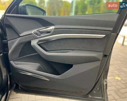 Серый Ауди E-Tron, объемом двигателя 0 л и пробегом 32 тыс. км за 43500 $, фото 40 на Automoto.ua
