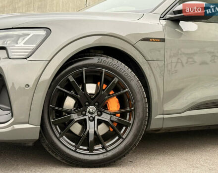 Серый Ауди E-Tron, объемом двигателя 0 л и пробегом 104 тыс. км за 39820 $, фото 11 на Automoto.ua