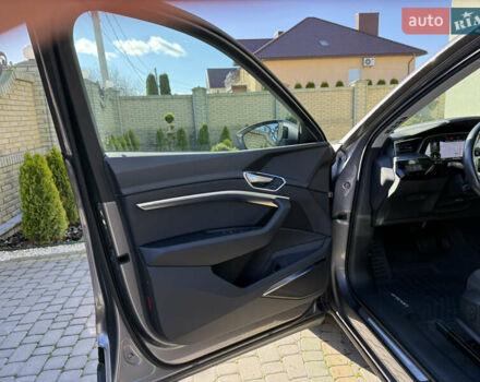 Серый Ауди E-Tron, объемом двигателя 0 л и пробегом 90 тыс. км за 33000 $, фото 39 на Automoto.ua