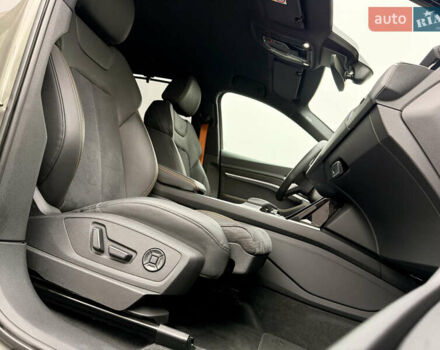 Серый Ауди E-Tron, объемом двигателя 0 л и пробегом 104 тыс. км за 39820 $, фото 47 на Automoto.ua