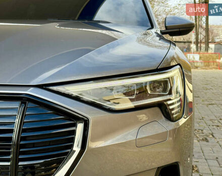 Серый Ауди E-Tron, объемом двигателя 0 л и пробегом 31 тыс. км за 46500 $, фото 2 на Automoto.ua