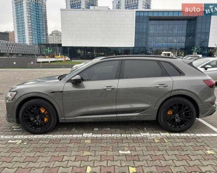 Серый Ауди E-Tron, объемом двигателя 0 л и пробегом 25 тыс. км за 44900 $, фото 2 на Automoto.ua