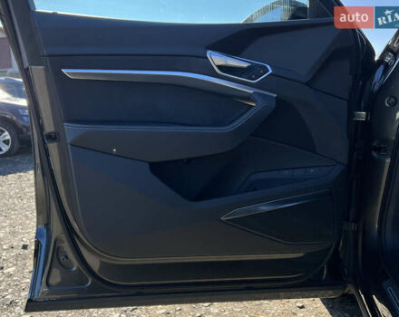 Серый Ауди E-Tron, объемом двигателя 0 л и пробегом 42 тыс. км за 47848 $, фото 29 на Automoto.ua