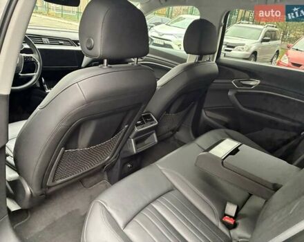 Серый Ауди E-Tron, объемом двигателя 0 л и пробегом 112 тыс. км за 31900 $, фото 59 на Automoto.ua