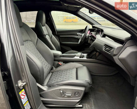 Серый Ауди E-Tron, объемом двигателя 0 л и пробегом 37 тыс. км за 49500 $, фото 58 на Automoto.ua