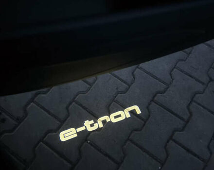 Серый Ауди E-Tron, объемом двигателя 0 л и пробегом 45 тыс. км за 42000 $, фото 47 на Automoto.ua