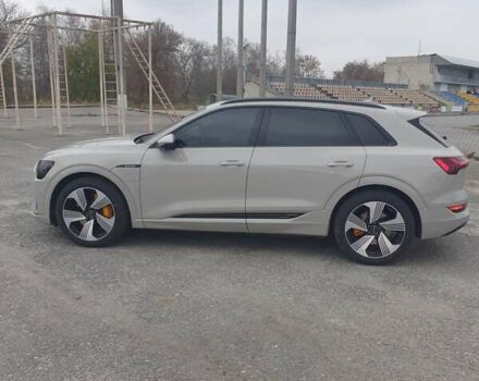 Серый Ауди E-Tron, объемом двигателя 0 л и пробегом 30 тыс. км за 45000 $, фото 2 на Automoto.ua