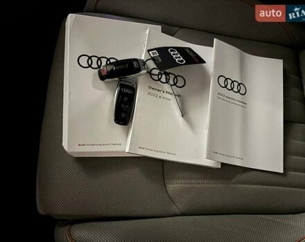 Серый Ауди E-Tron, объемом двигателя 0 л и пробегом 25 тыс. км за 44900 $, фото 27 на Automoto.ua