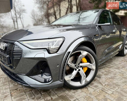 Серый Ауди E-Tron, объемом двигателя 0 л и пробегом 37 тыс. км за 49500 $, фото 2 на Automoto.ua