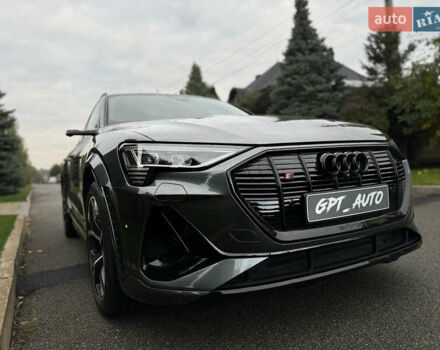 Серый Ауди E-Tron, объемом двигателя 0 л и пробегом 27 тыс. км за 48800 $, фото 2 на Automoto.ua