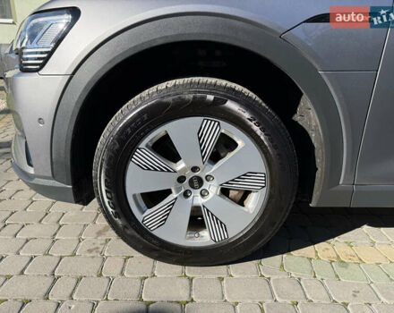 Серый Ауди E-Tron, объемом двигателя 0 л и пробегом 90 тыс. км за 33000 $, фото 98 на Automoto.ua