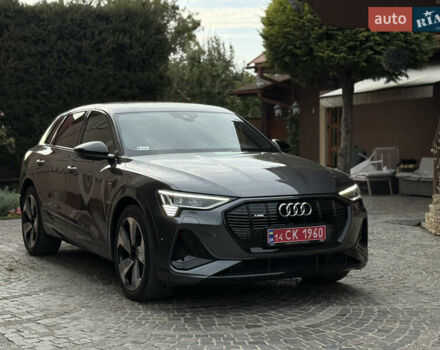 Серый Ауди E-Tron, объемом двигателя 0 л и пробегом 43 тыс. км за 41777 $, фото 2 на Automoto.ua