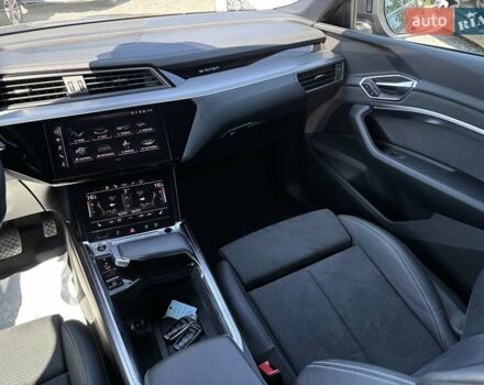 Серый Ауди E-Tron, объемом двигателя 0 л и пробегом 70 тыс. км за 39650 $, фото 18 на Automoto.ua