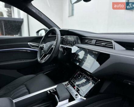 Серый Ауди E-Tron, объемом двигателя 0 л и пробегом 48 тыс. км за 49999 $, фото 92 на Automoto.ua