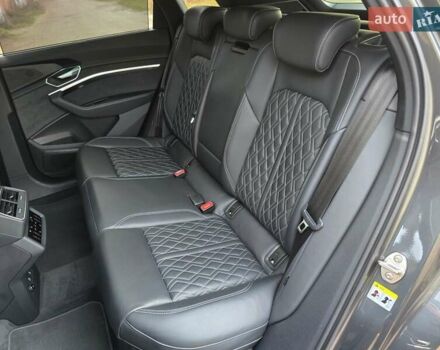 Сірий Ауді E-Tron, об'ємом двигуна 0 л та пробігом 100 тис. км за 41888 $, фото 53 на Automoto.ua