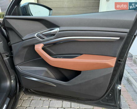 Серый Ауди E-Tron, объемом двигателя 0 л и пробегом 13 тыс. км за 36500 $, фото 38 на Automoto.ua