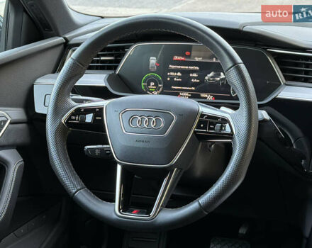 Серый Ауди E-Tron, объемом двигателя 0 л и пробегом 14 тыс. км за 53999 $, фото 114 на Automoto.ua