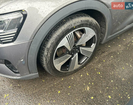 Серый Ауди E-Tron, объемом двигателя 0 л и пробегом 44 тыс. км за 38700 $, фото 8 на Automoto.ua