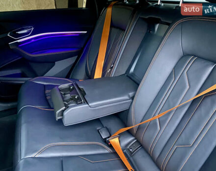 Сірий Ауді E-Tron, об'ємом двигуна 0 л та пробігом 43 тис. км за 45500 $, фото 27 на Automoto.ua