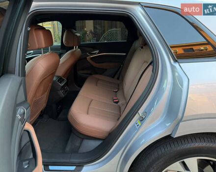 Сірий Ауді E-Tron, об'ємом двигуна 0 л та пробігом 49 тис. км за 36500 $, фото 62 на Automoto.ua