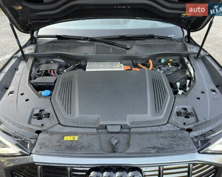 Серый Ауди E-Tron, объемом двигателя 0 л и пробегом 14 тыс. км за 53999 $, фото 159 на Automoto.ua