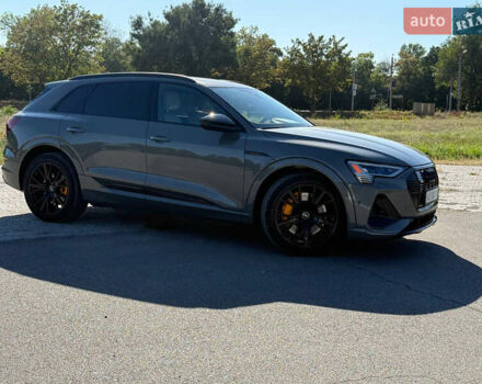 Серый Ауди E-Tron, объемом двигателя 0 л и пробегом 42 тыс. км за 44900 $, фото 3 на Automoto.ua