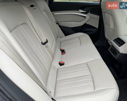 Сірий Ауді E-Tron, об'ємом двигуна 0 л та пробігом 61 тис. км за 39999 $, фото 16 на Automoto.ua