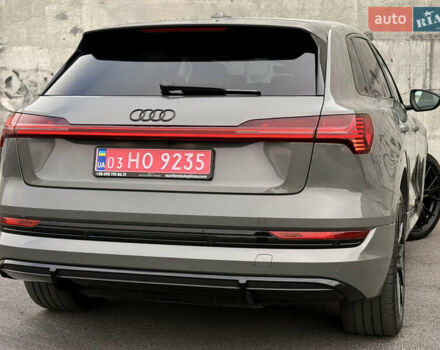 Серый Ауди E-Tron, объемом двигателя 0 л и пробегом 104 тыс. км за 39820 $, фото 24 на Automoto.ua