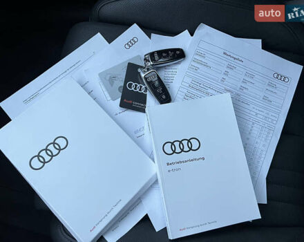 Серый Ауди E-Tron, объемом двигателя 0 л и пробегом 32 тыс. км за 41367 $, фото 97 на Automoto.ua