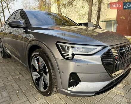 Серый Ауди E-Tron, объемом двигателя 0 л и пробегом 31 тыс. км за 46500 $, фото 3 на Automoto.ua