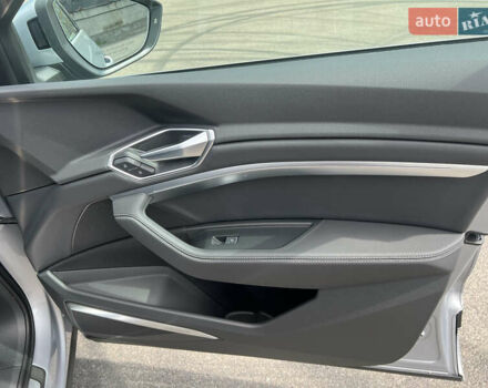 Сірий Ауді E-Tron, об'ємом двигуна 0 л та пробігом 22 тис. км за 48490 $, фото 33 на Automoto.ua