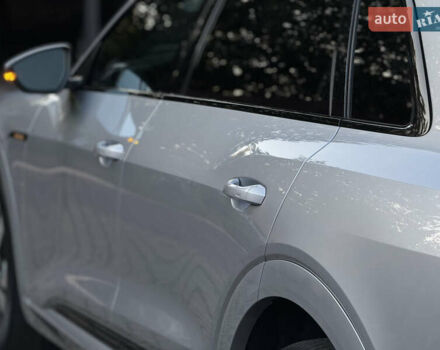Сірий Ауді E-Tron, об'ємом двигуна 0 л та пробігом 49 тис. км за 36500 $, фото 26 на Automoto.ua