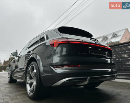 Серый Ауди E-Tron, объемом двигателя 0 л и пробегом 48 тыс. км за 49999 $, фото 8 на Automoto.ua
