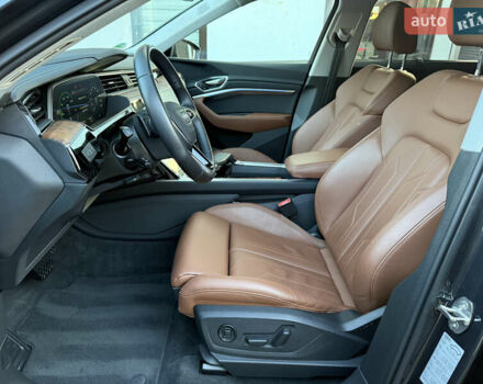 Серый Ауди E-Tron, объемом двигателя 0 л и пробегом 13 тыс. км за 36500 $, фото 24 на Automoto.ua