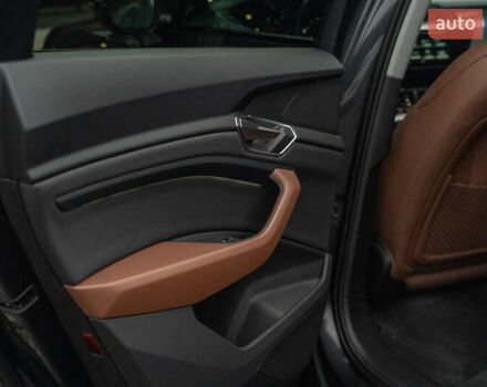 Сірий Ауді E-Tron, об'ємом двигуна 0 л та пробігом 64 тис. км за 37900 $, фото 45 на Automoto.ua