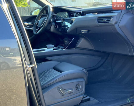 Серый Ауди E-Tron, объемом двигателя 0 л и пробегом 42 тыс. км за 47848 $, фото 40 на Automoto.ua