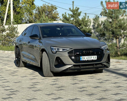 Серый Ауди E-Tron, объемом двигателя 0 л и пробегом 49 тыс. км за 46500 $, фото 2 на Automoto.ua