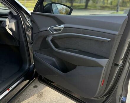 Серый Ауди E-Tron, объемом двигателя 0 л и пробегом 31 тыс. км за 40500 $, фото 18 на Automoto.ua