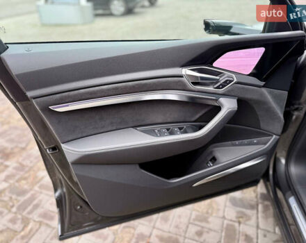 Серый Ауди E-Tron, объемом двигателя 0 л и пробегом 37 тыс. км за 49500 $, фото 33 на Automoto.ua