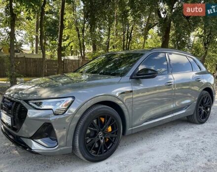 Серый Ауди E-Tron, объемом двигателя 0 л и пробегом 25 тыс. км за 47000 $, фото 7 на Automoto.ua