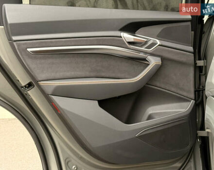 Серый Ауди E-Tron, объемом двигателя 0 л и пробегом 104 тыс. км за 39820 $, фото 38 на Automoto.ua