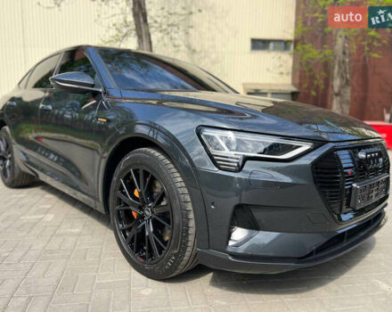Серый Ауди E-Tron, объемом двигателя 0 л и пробегом 15 тыс. км за 42500 $, фото 5 на Automoto.ua