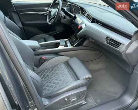 Серый Ауди E-Tron, объемом двигателя 0 л и пробегом 14 тыс. км за 53999 $, фото 108 на Automoto.ua