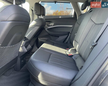 Серый Ауди E-Tron, объемом двигателя 0 л и пробегом 32 тыс. км за 42131 $, фото 28 на Automoto.ua