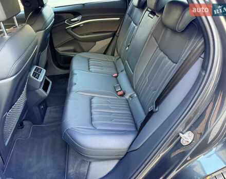 Серый Ауди E-Tron, объемом двигателя 0 л и пробегом 84 тыс. км за 39999 $, фото 39 на Automoto.ua