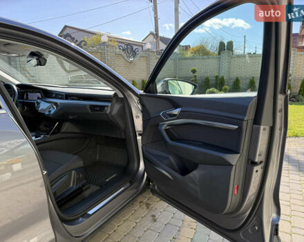 Серый Ауди E-Tron, объемом двигателя 0 л и пробегом 90 тыс. км за 33000 $, фото 72 на Automoto.ua