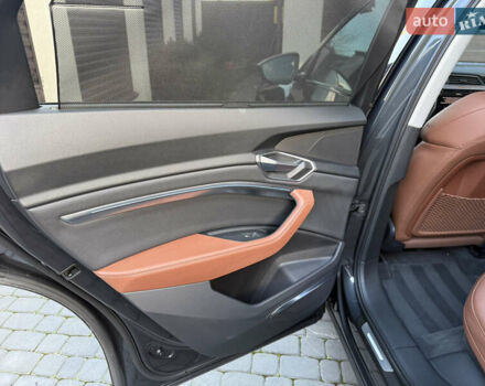 Серый Ауди E-Tron, объемом двигателя 0 л и пробегом 13 тыс. км за 36500 $, фото 28 на Automoto.ua